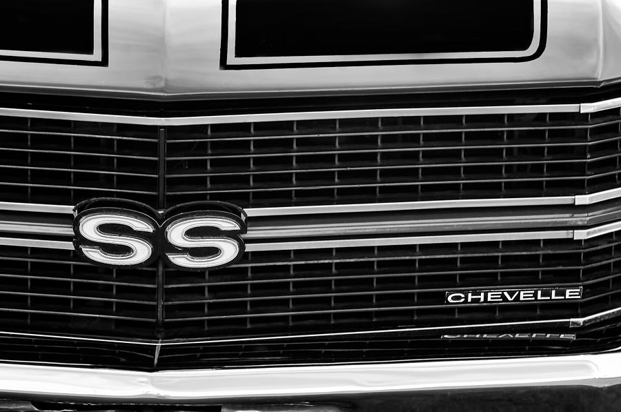 1970 Chevrolet Chevelle Ss Grille Emblem Photograph By Jill Reger