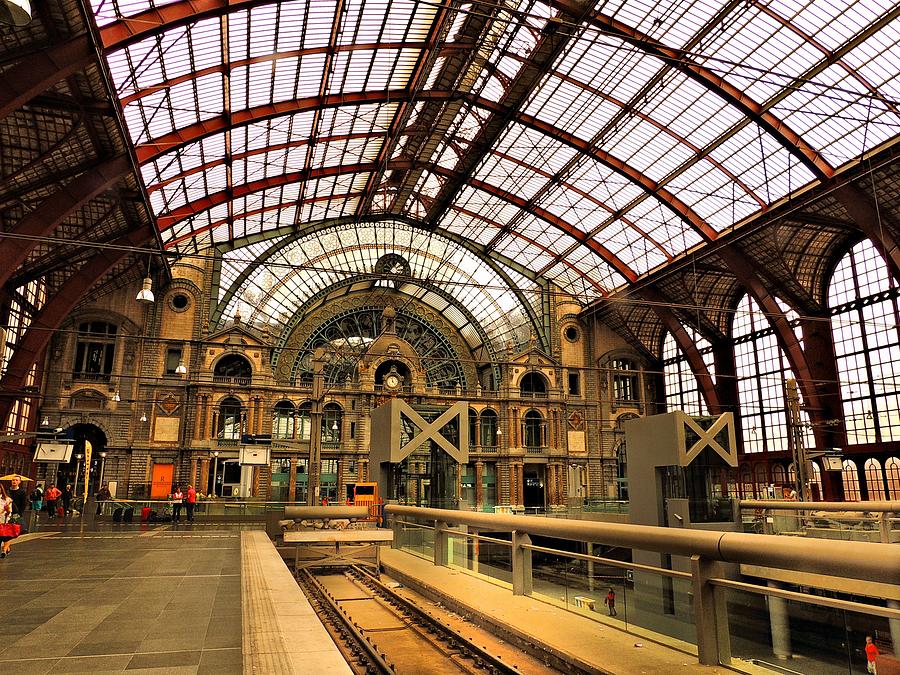 bruges-train-station-photo-laura-ragland