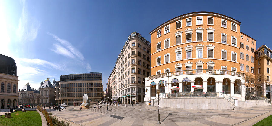 buildings-at-place-louis-pradel-lyon-pan