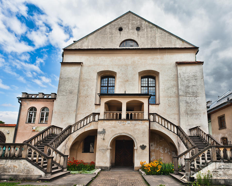 Old Synagogue Izaaka In Kazimierz District Of Krakow Poland Photograph By Frank Bach