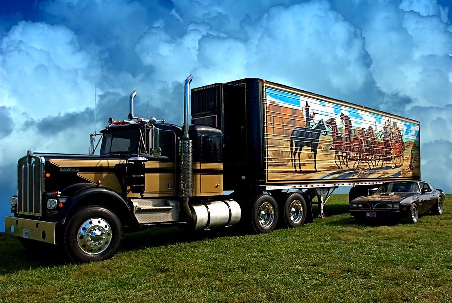 Smokey And The Bandit Tribute 1973 Kenworth W900 Black And Gold Semi ...