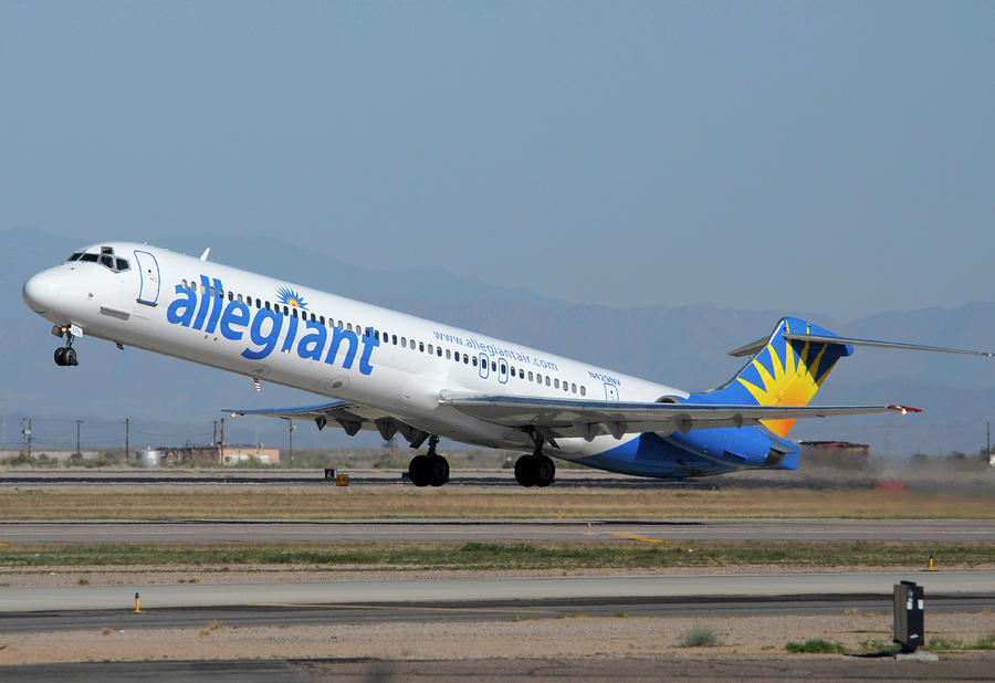 Allegiant Air Mcdonnell-douglas Md-83 N429nvmesa Gateway Airport ...