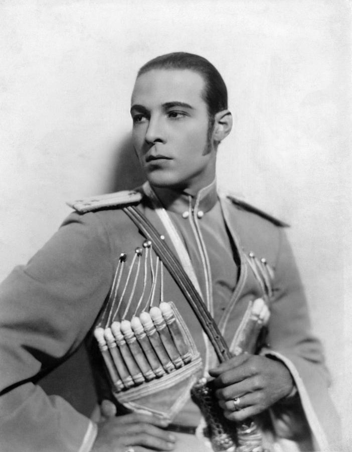 1-the-eagle-rudolph-valentino-1925-everett.jpg