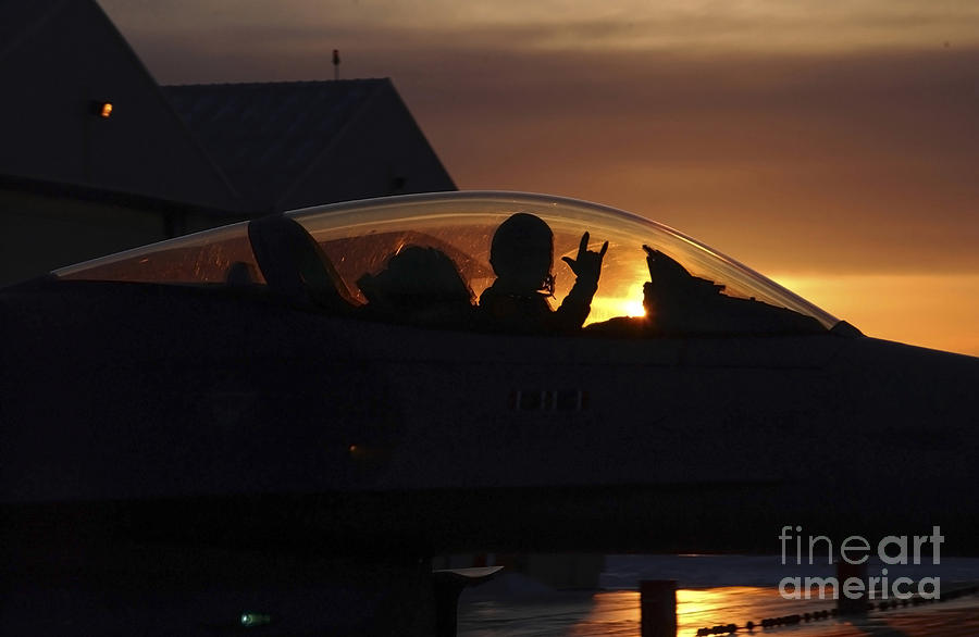 an-f-16-fighting-falcon-fighter-pilot-stocktrek-images.jpg