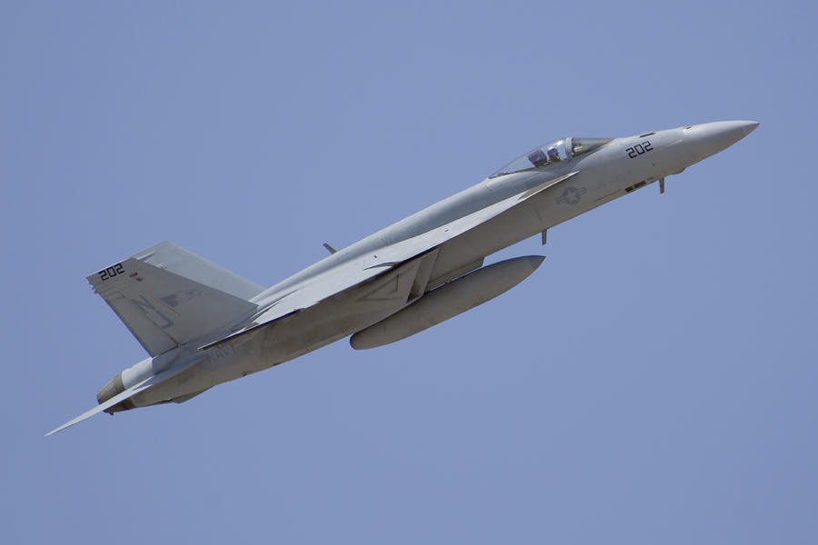 F 18 HORNAT f 18 hornat: