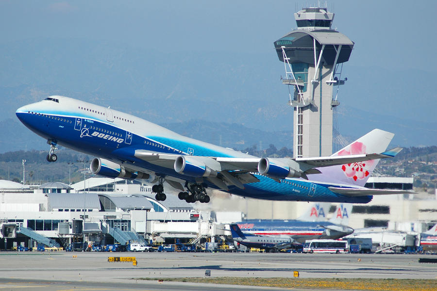 http://images.fineartamerica.com/images-medium-large/china-airlines-boeing-747-dreamliner-lax-brian-lockett.jpg