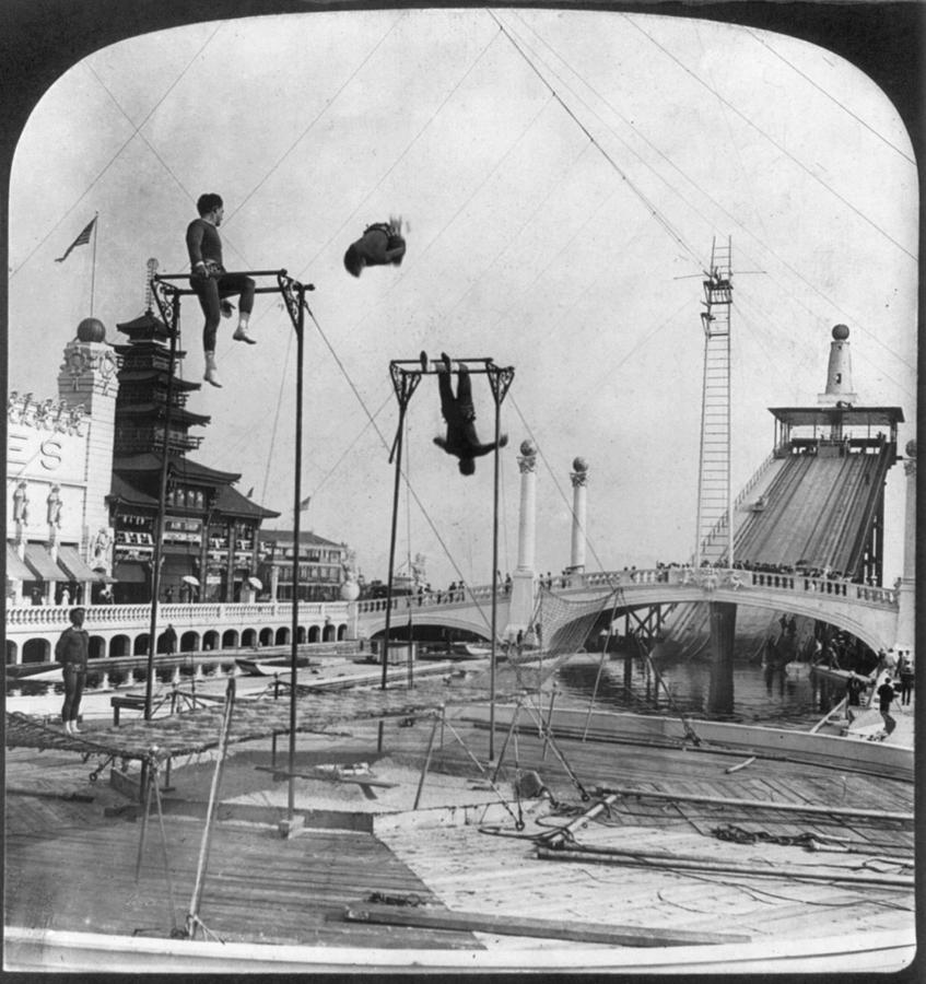 Trapeze Performers