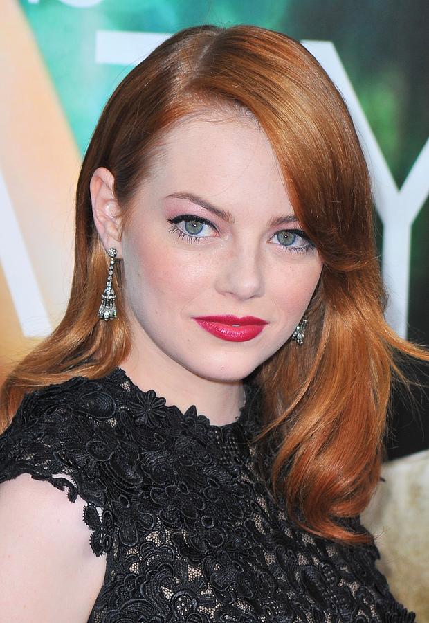 Emma Stone Wearing Fred Leighton Photograph - emma-stone-wearing-fred-leighton-everett