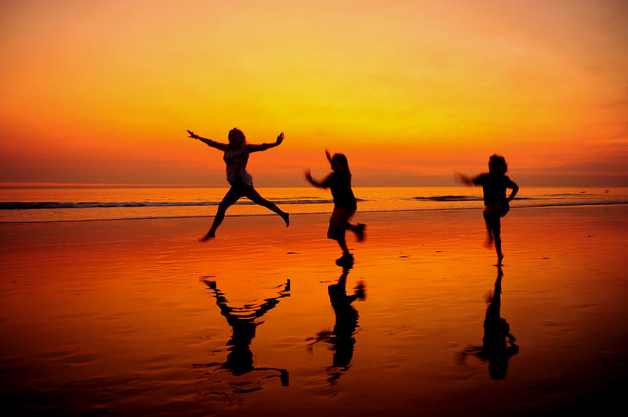 family-running-at-the-beach-at-sunset-jorge-fajl.jpg