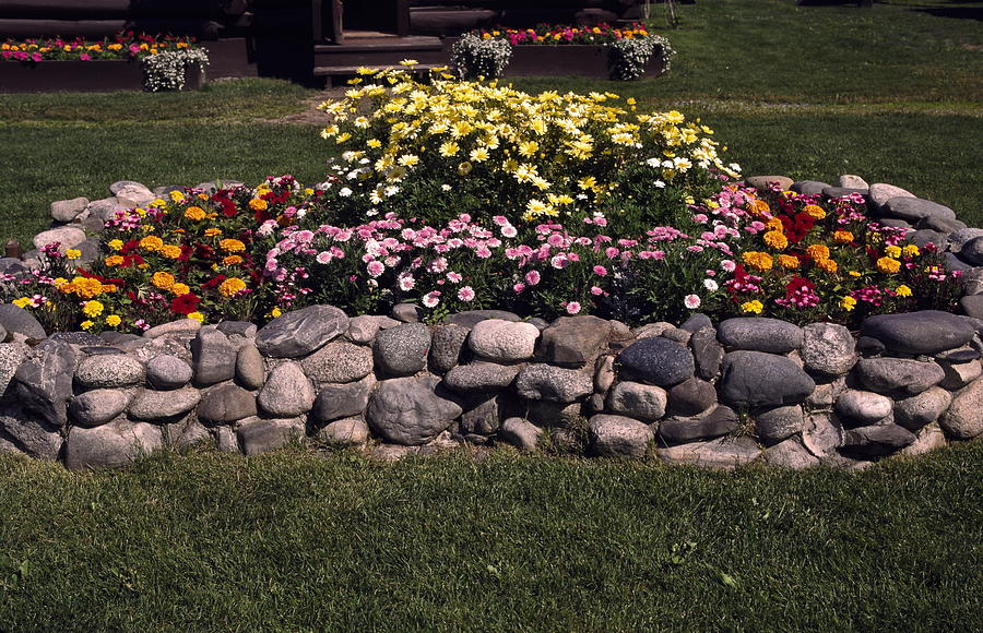 Rock Flower Bed : Rock Flower Beds