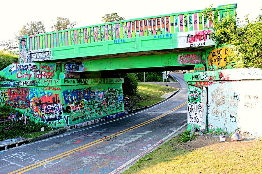 graffiti-bridge-nadine-makos.jpg