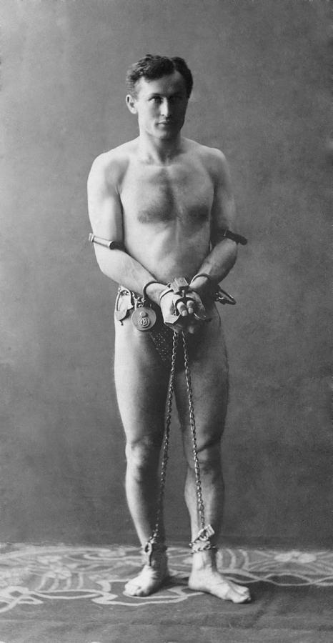 harry-houdini-1874-1926-in-chains-ca-everett.jpg