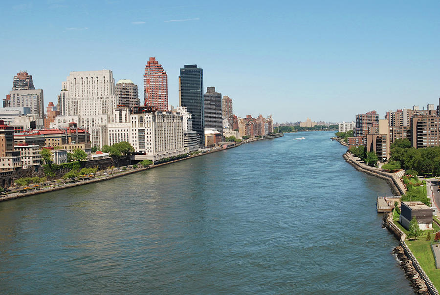 Hudson River, New York City Photograph by Thepurpledoor