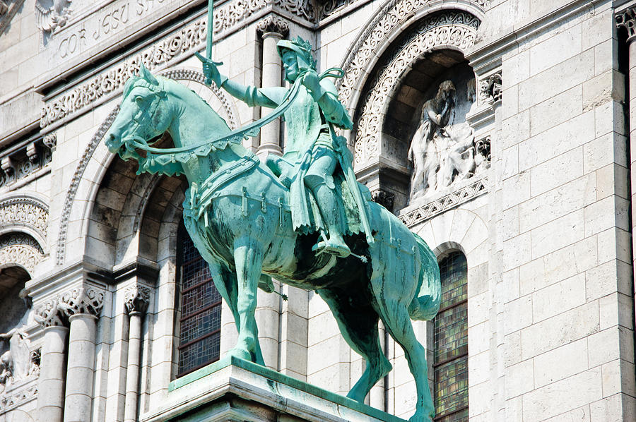 Imagini pentru Statue Jeanne dArc la Sacre coeur