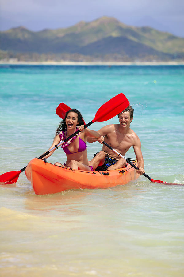 couple kayaking