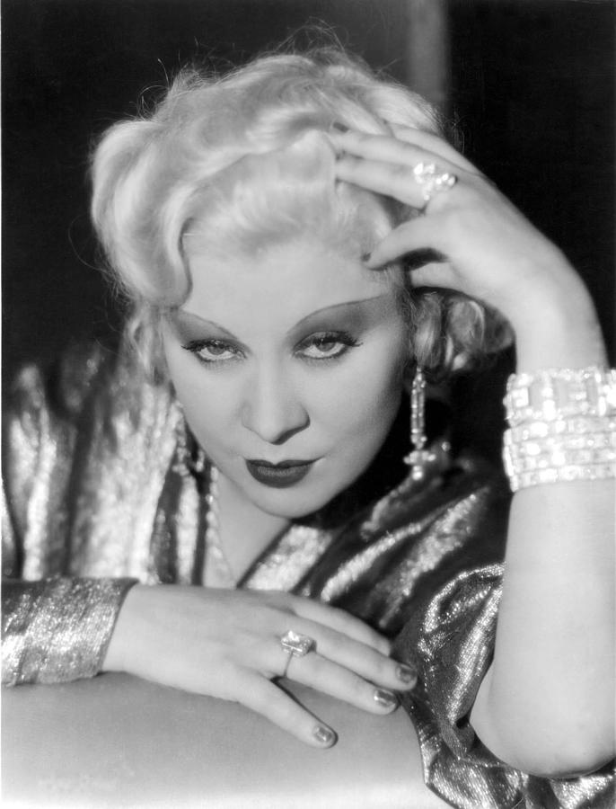 Why not use a picture of the ever-lovely May West? She was truly delicious! And there are lots of film photos of her (bringing this thread back on point). - mae-west-portrait-1930s-everett