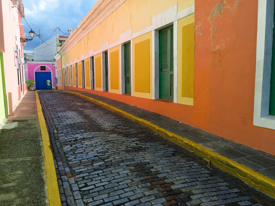 http://images.fineartamerica.com/images-medium-large/narrow-cobblestone-street-in-old-san-juan-puerto-rico-george-oze.jpg