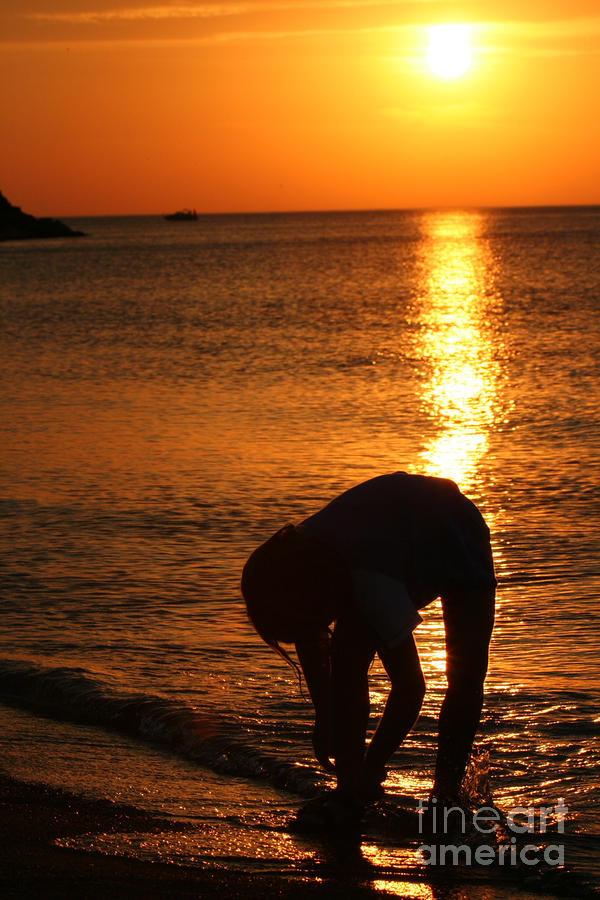 beach silhouette girl