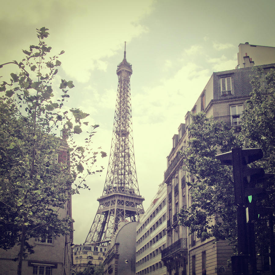 Eiffel Tower Artists