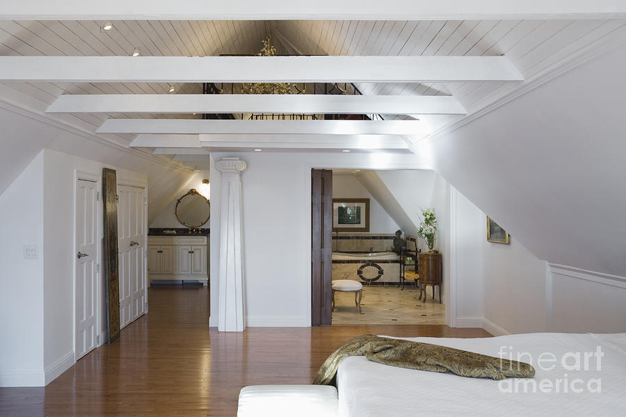 vaulted-ceiling-bedroom-andersen-ross.jpg