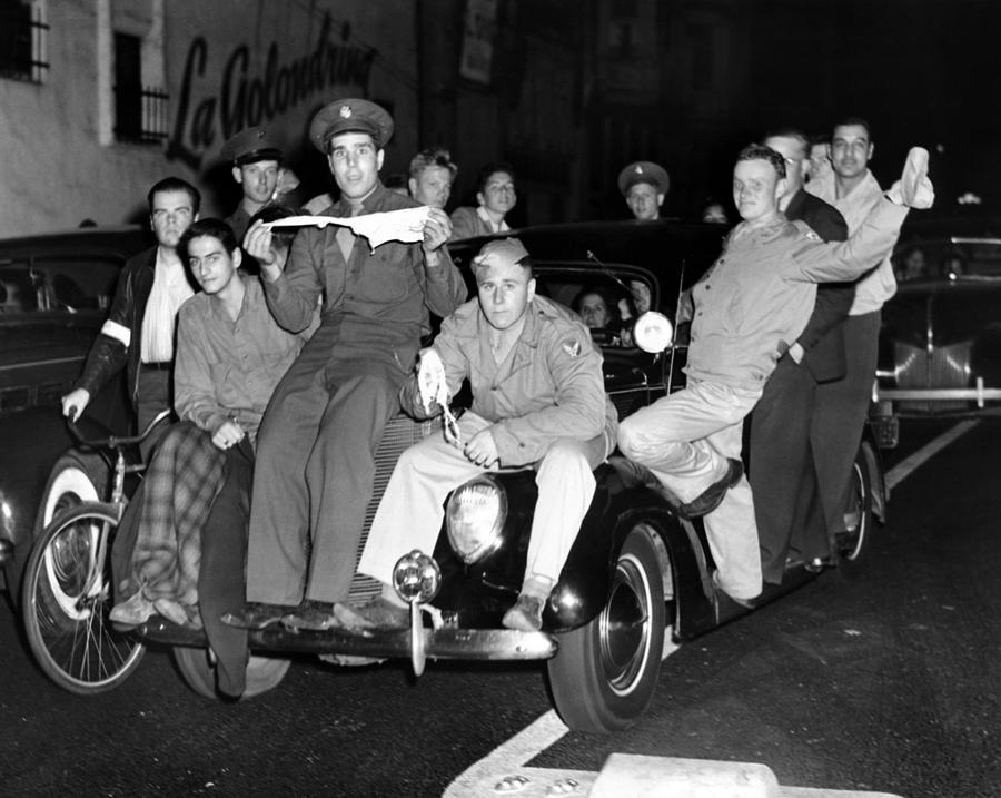 [Image: zoot-suit-riots-in-los-angeles-service-everett.jpg]