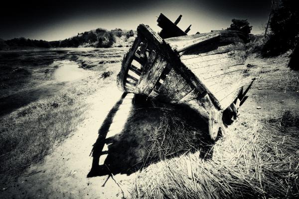 black and white photography shipwreck pinhole photo art dapixara