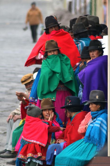  - canari-queue-in-felt-hats-bright-cloaks-alausi-ecuador-jane-mcdougall