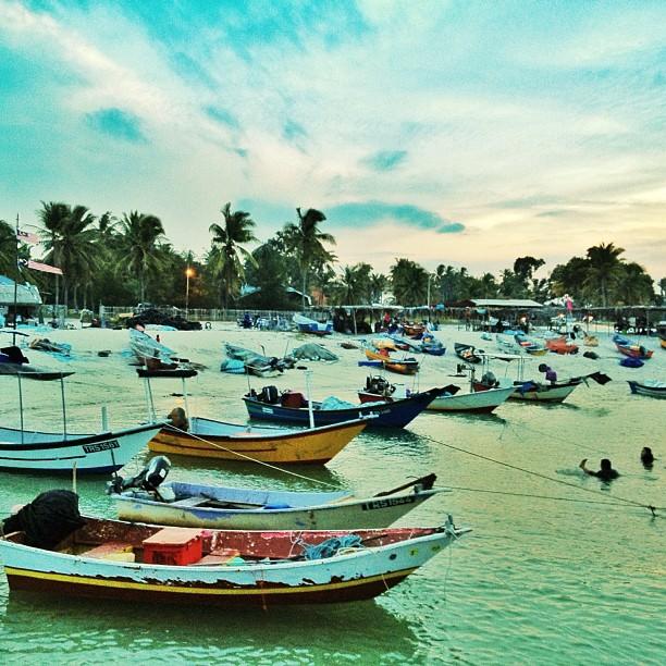 Lukisan Perkampungan Nelayan Lukisan Perkampungan Nelayan