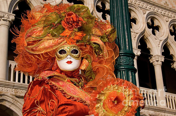 venice-carnival-mask-italy-amos-gal.jpg