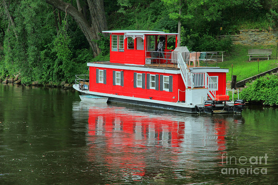 Houseboat On The Mississippi River Photograph by Teresa Zieba
