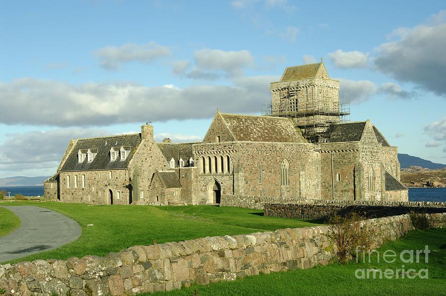 Iona Abbey Scotland Photograph By John Butterfiled