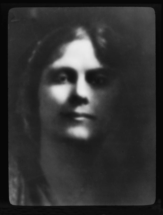 Isadora Duncan 1877-1927, Modern Dance Photograph - isadora-duncan-1877-1927-modern-dance-everett