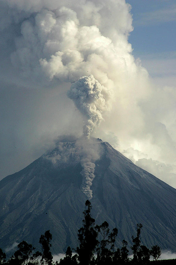 Ecuadors Tungurahua Volcano Erupts Photograph By Guillermo Granja Pixels