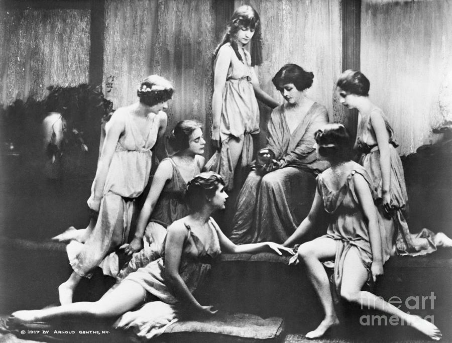 Isadora Duncan And Her Dancers Photograph By Bettmann Fine Art America