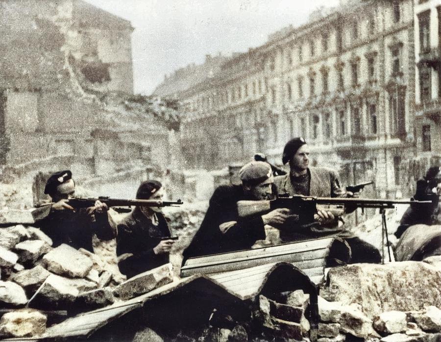 Polish Resistance Fighters During The Warsaw Uprising The Wz