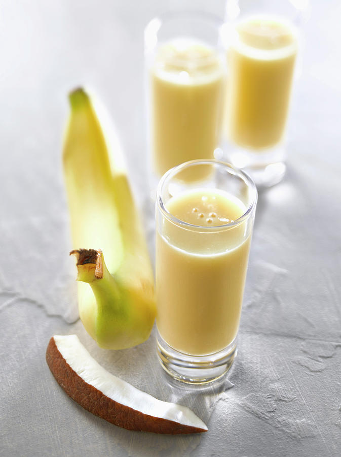 Smoothie Banane Noix De Coco Banana Coconut Smoothies Photograph By