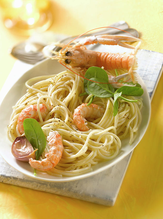 Spaghettis A L Ail Rose Aux Pousses D Apinard Et Aux Langoustines