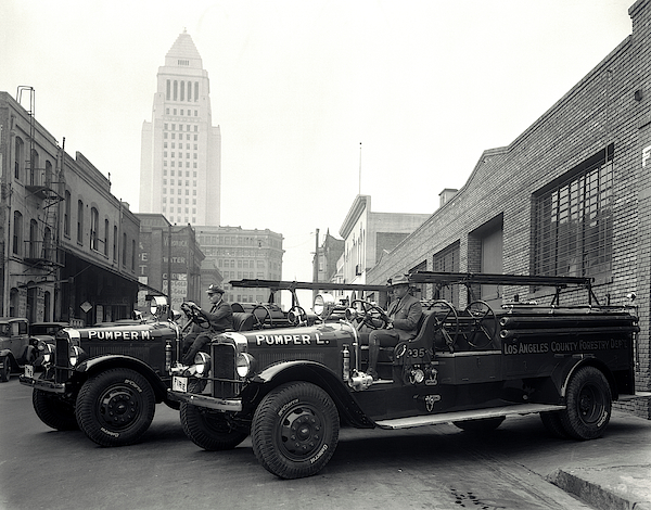 1920s 1930s Two Fire Trucks With Los T-Shirt for Sale by Vintage Images