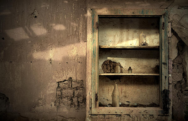 RicardMN Photography - Abandoned kitchen cabinet