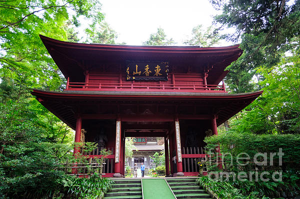 Ancient gate to a Zen Buddhist temple in Japan - Japanese Zen