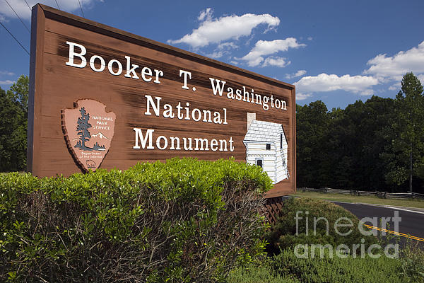 Booker T. Washington National Monument Vintage Graphic T-Shirt