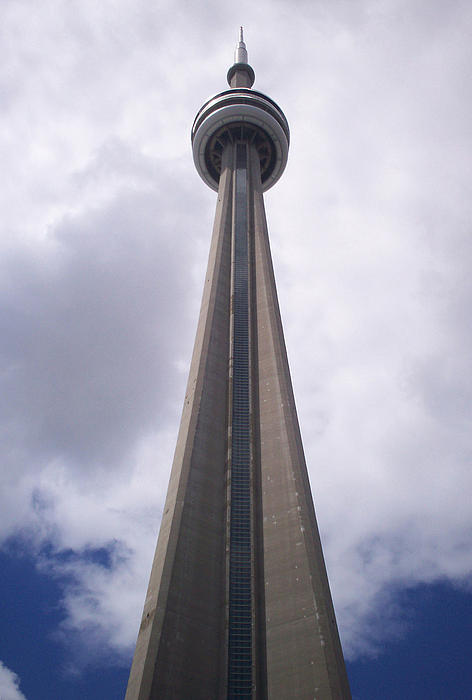 Cn Tower - Clouds by Richard Andrews