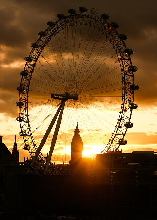 Georgia Mizuleva - Framing the Sunset in London - the London Eye and Big Ben 