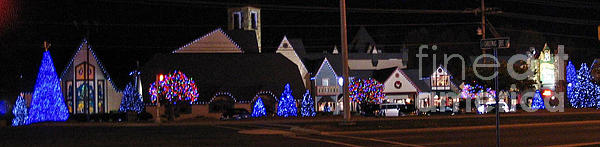 Marian Bell - Nighttime Christmas Light Display Pigeon Forge Tennessee