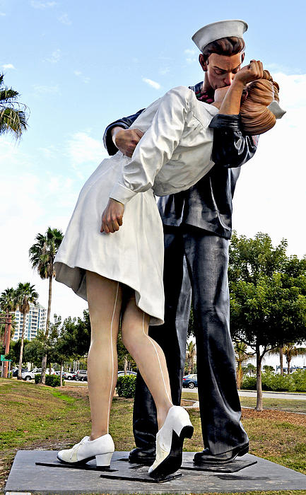 Sally Rockefeller - Nurse and Sailor Kissing Statue Unconditional Surrender Daytime 