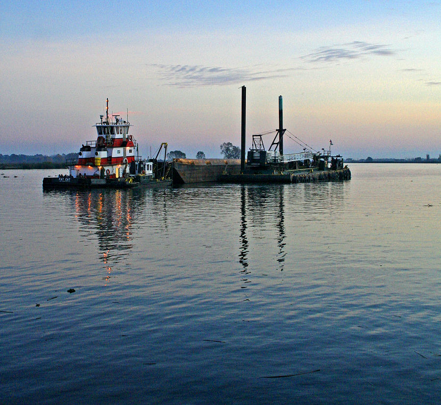  Delta Tug at Sunset 2006 Photograph by Joseph Coulombe