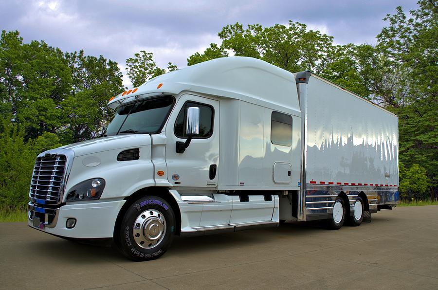  Freightliner Cascadia 40 Foot Straight Truck Photograph by Tim McCullough