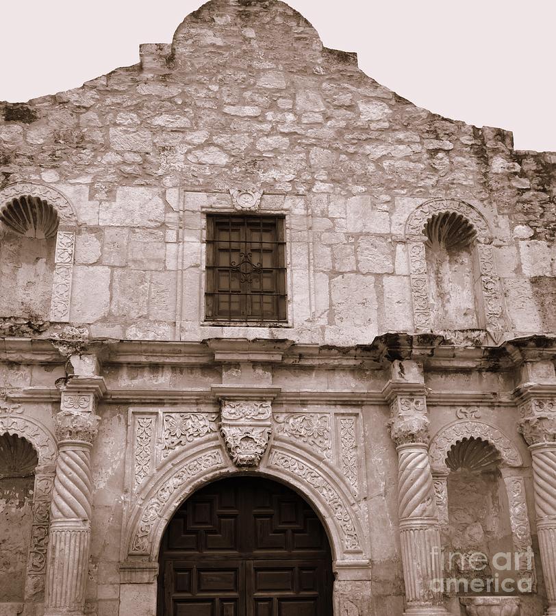  Mission San Antonio de Valero San Antonio Texas 2 Photograph by Jennifer E Doll