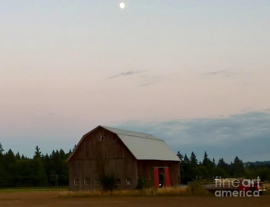  Oregon Farm Moonshines Photograph by Susan Garren