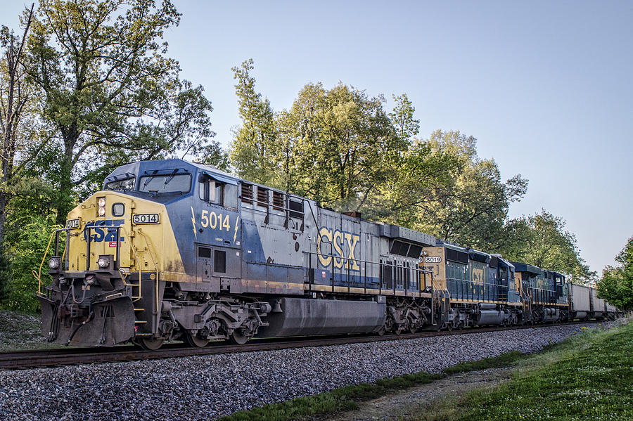 05.06.14 - CSX 5014 at Madisonville Ky #050614 Photograph by Jim Pearson